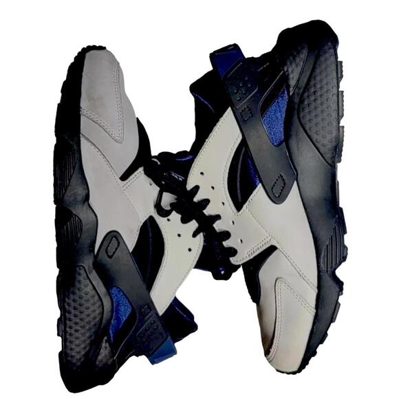 Nike Air Huarache Lace Up Sneakers - Picture 1 of 3